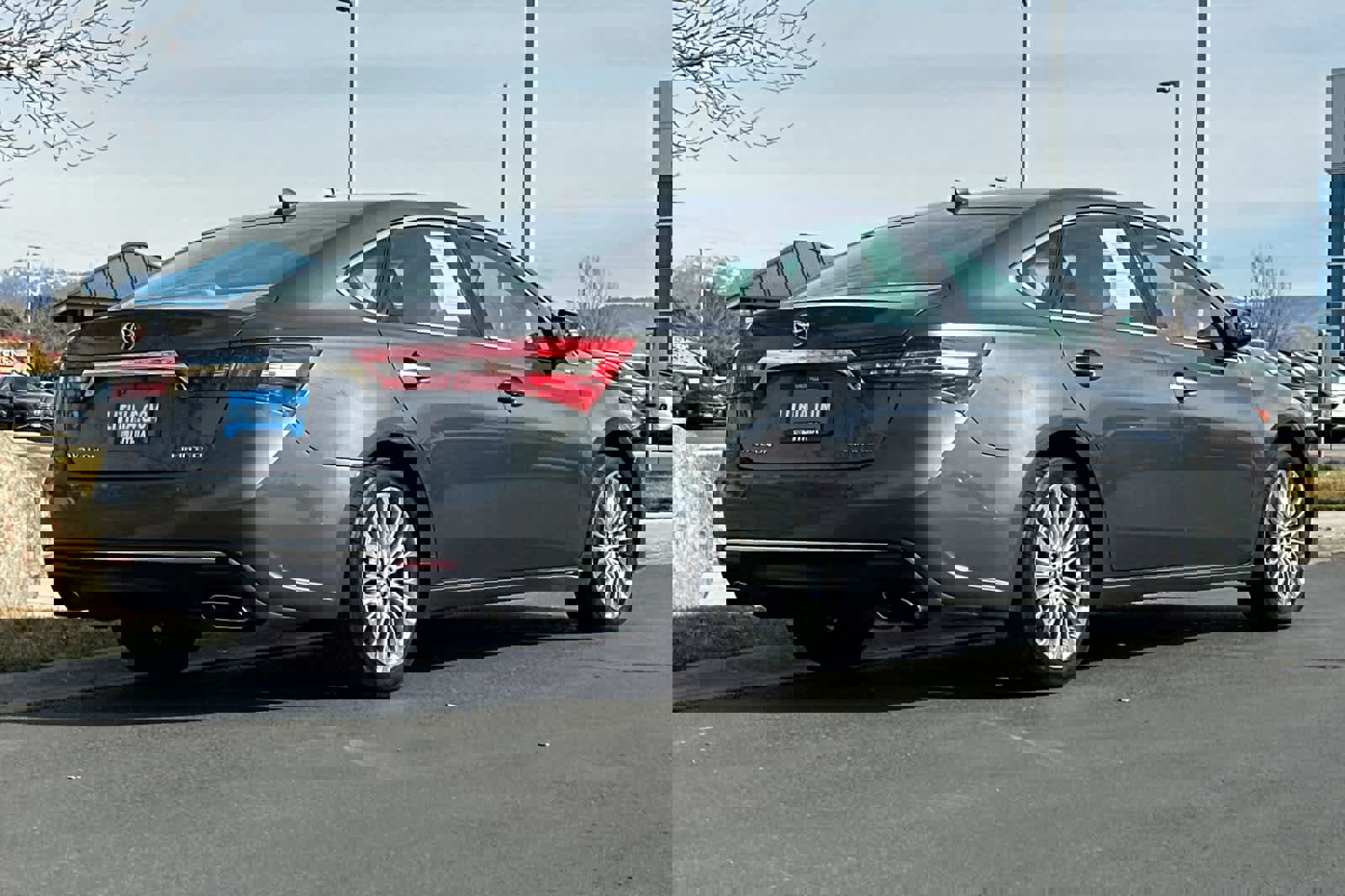 Used 2017 Toyota Avalon Limited w/ All Weather Liner Package image 2