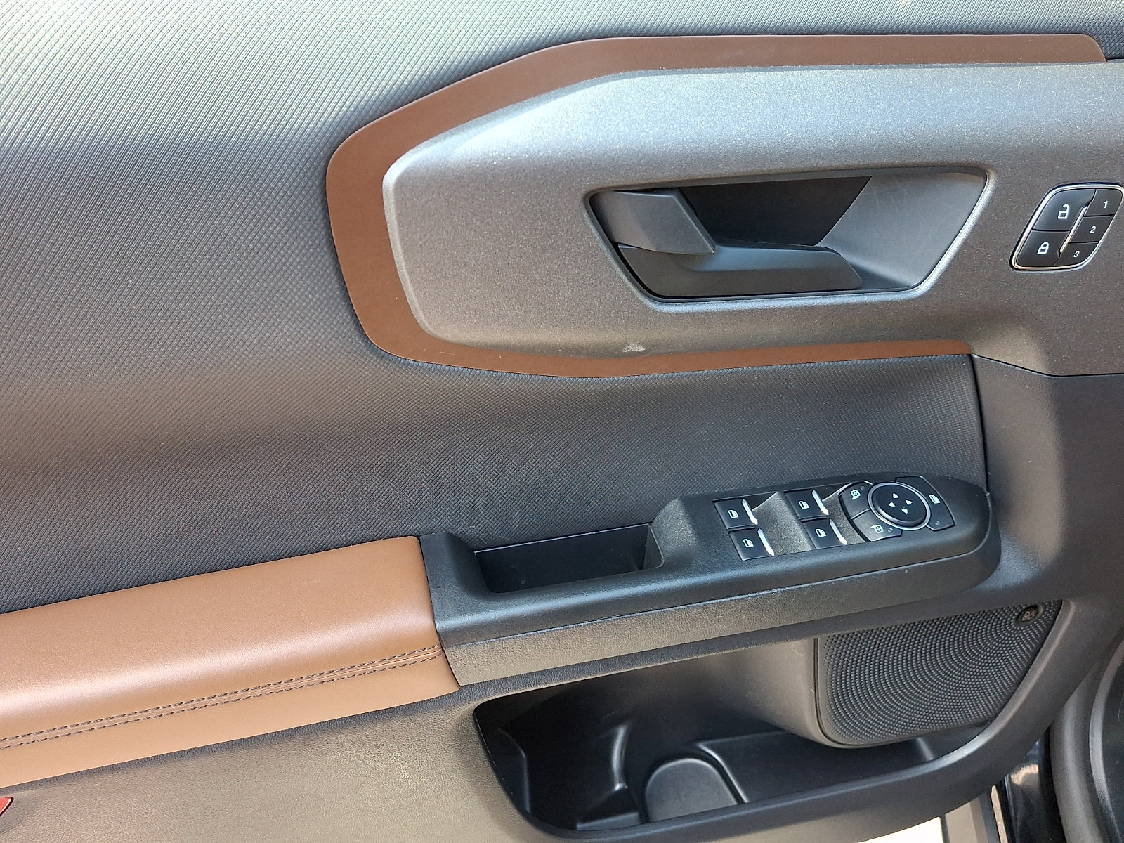 Certified 2025 Ford Bronco Sport Outer Banks w/ Outer Banks Tech Package+ AWD/4WD image 13
