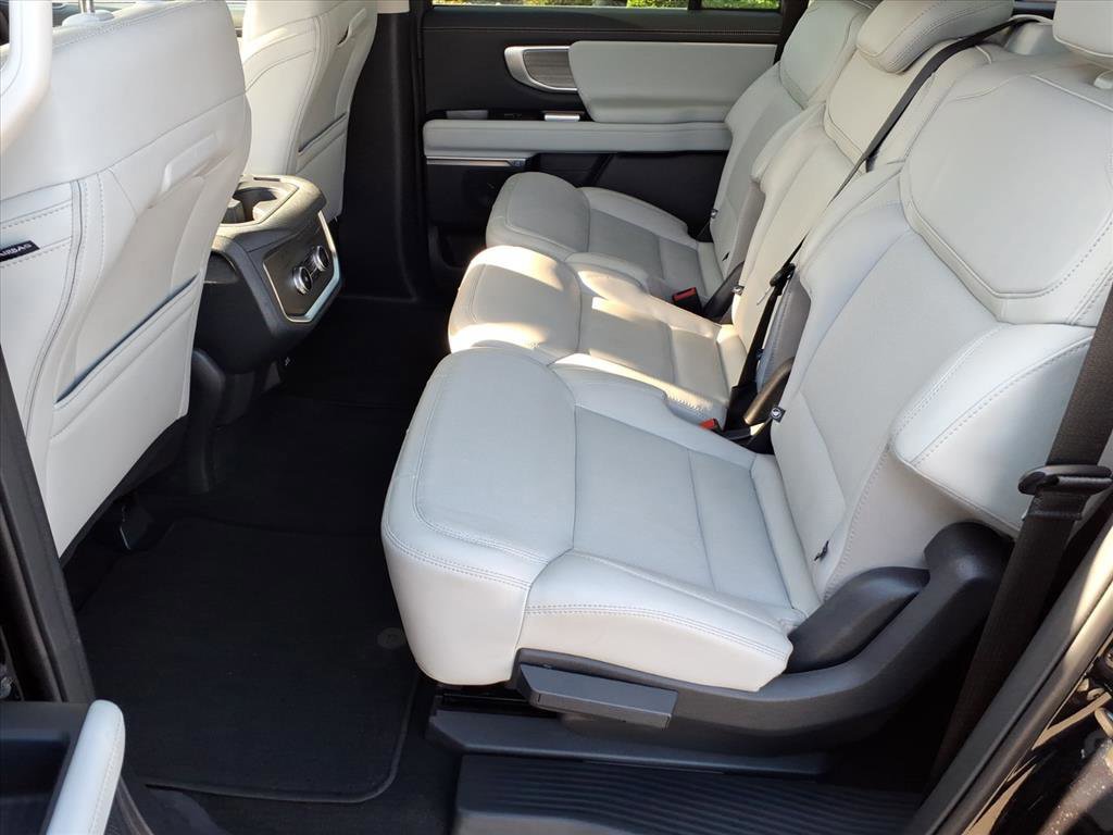 Certified 2025 Ford Expedition Max Platinum AWD/4WD image 5