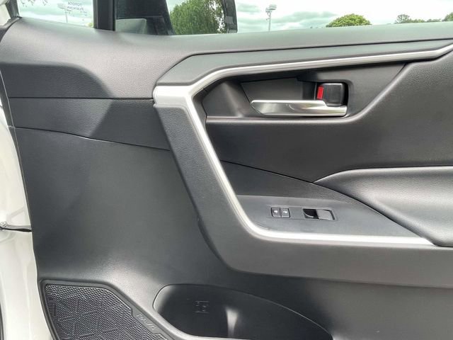 Used 2021 Toyota RAV4 XLE FWD image 28