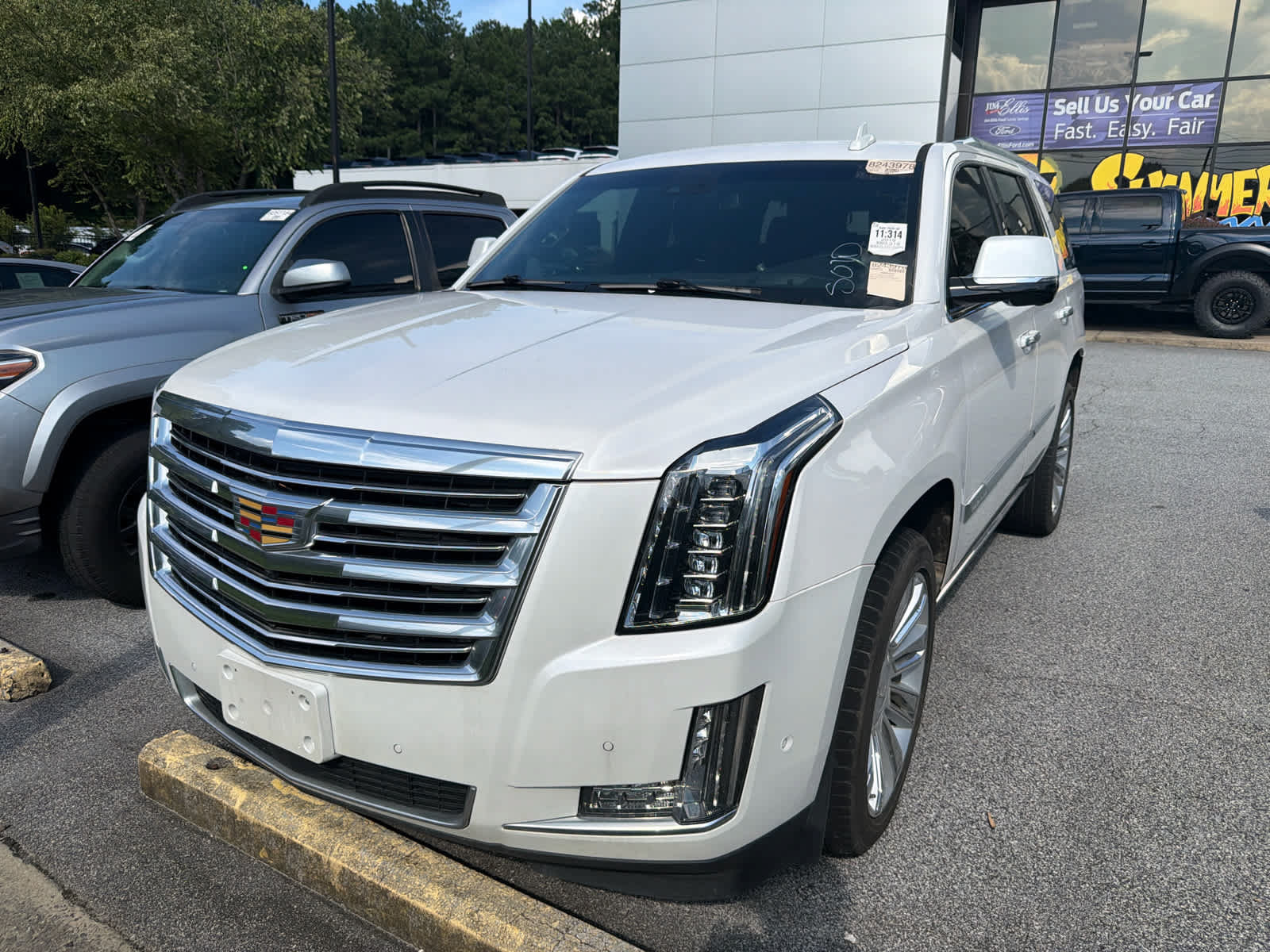 Used 2019 Cadillac Escalade Platinum AWD/4WD image 2
