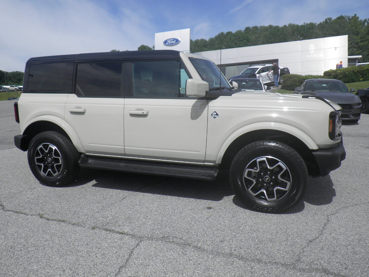Certified 2025 Ford Bronco Outer Banks AWD/4WD image 7