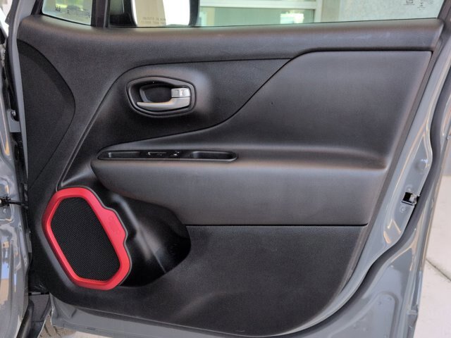 Used 2020 Jeep Renegade Trailhawk w/ Cold Weather Group AWD/4WD image 34