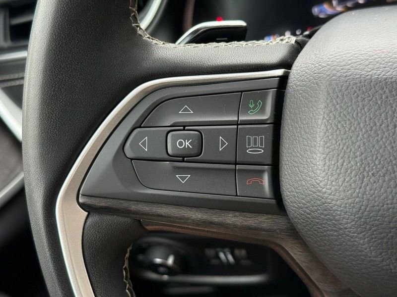 Used 2024 Jeep Grand Cherokee L Limited w/ Luxury Tech Group II image 17