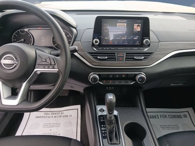 Used 2025 Nissan Altima 2.5 SV FWD image 11