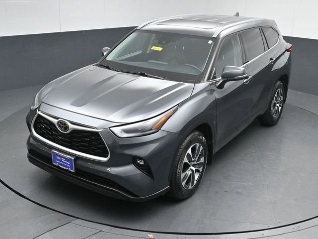 Used 2021 Toyota Highlander XLE AWD/4WD image 48