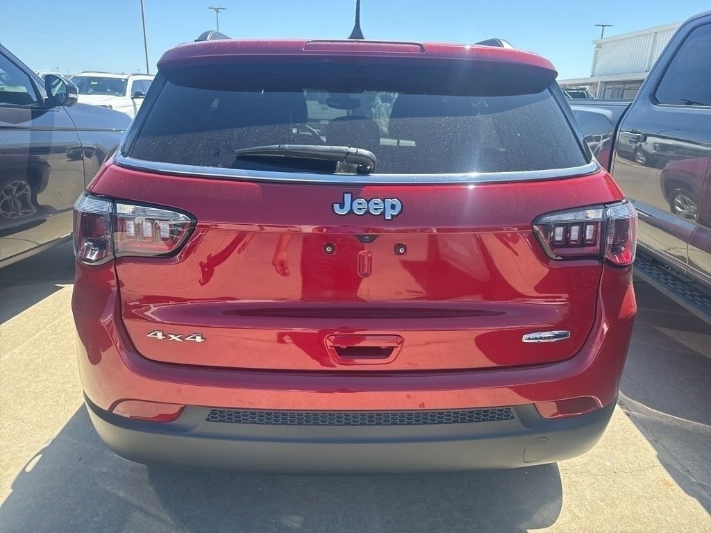 Used 2025 Jeep Compass Latitude w/ Sun & Sound Group image 4