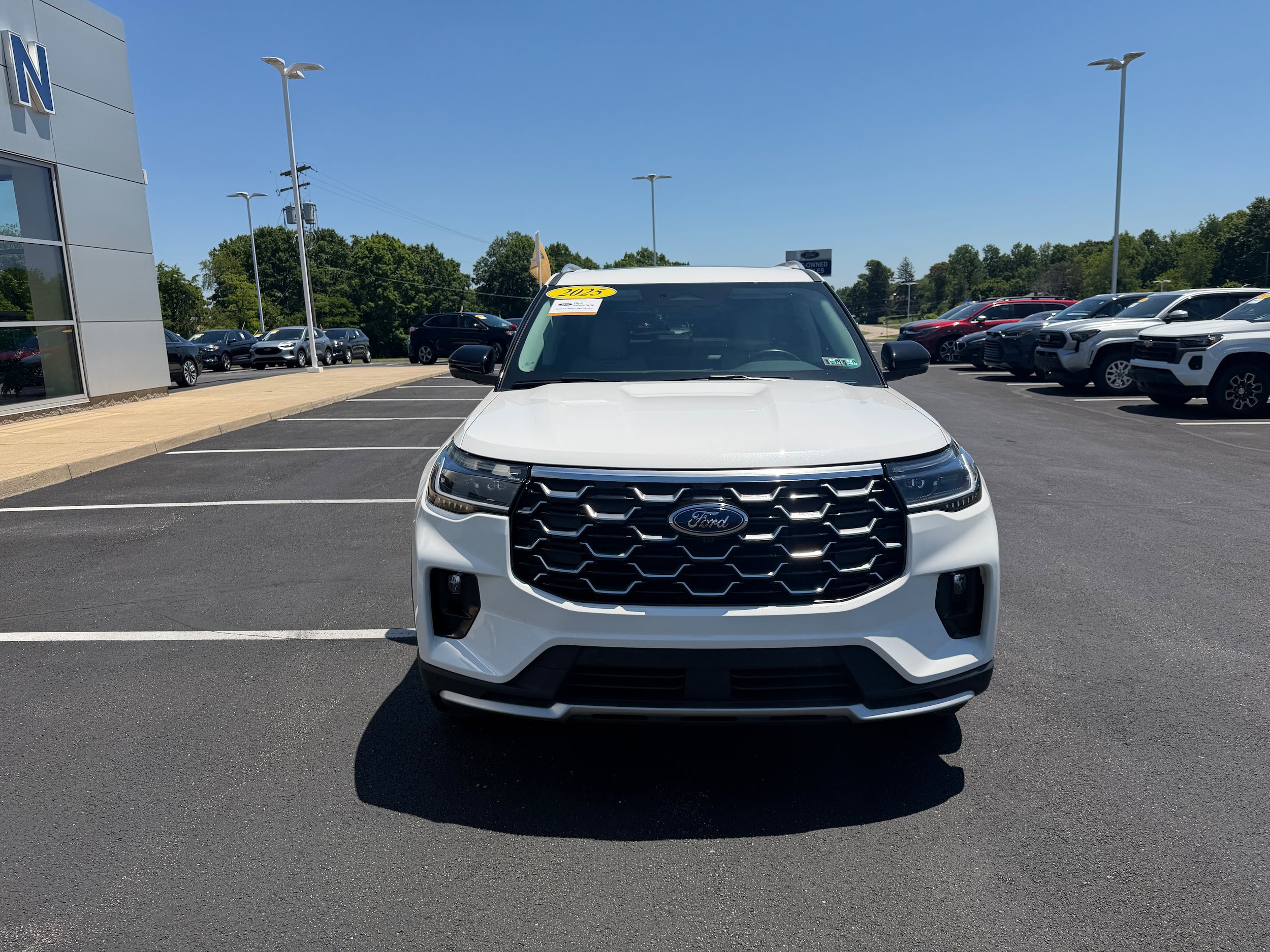 Certified 2025 Ford Explorer Platinum w/ LUX Leather Package AWD/4WD image 3