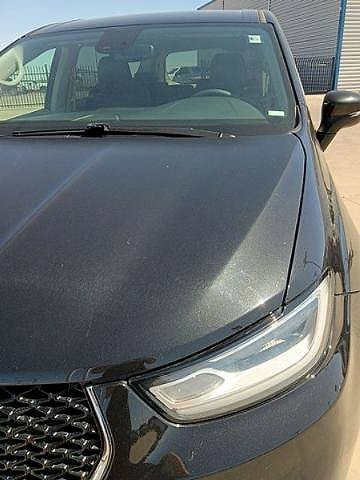 Used 2023 Chrysler Pacifica Touring-L FWD image 4