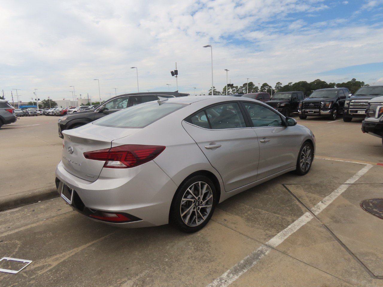 Used 2020 Hyundai Elantra Limited w/ Ultimate Package 03 FWD image 11