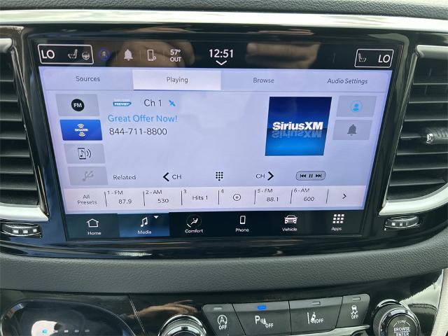 Used 2024 Chrysler Pacifica Touring-L image 32