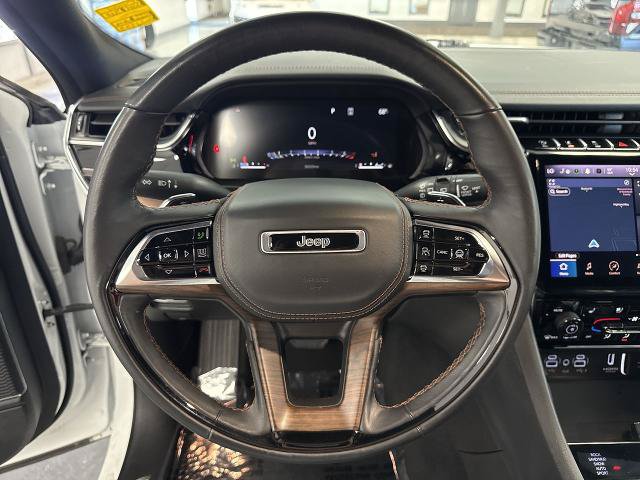 Used 2024 Jeep Grand Cherokee Summit w/ Luxury Tech Group V AWD/4WD image 16