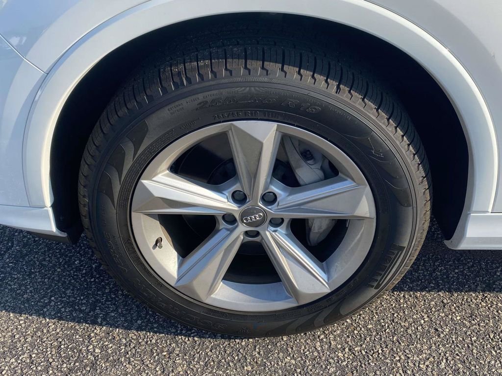 Used 2020 Audi Q7 2.0T Premium w/ Convenience Package AWD/4WD image 4