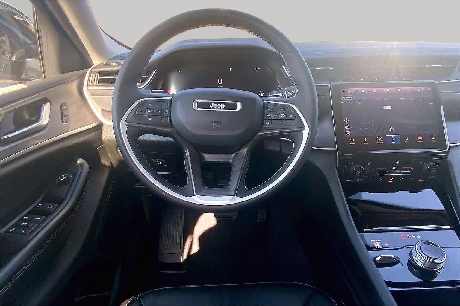 Used 2023 Jeep Grand Cherokee Limited AWD/4WD image 6