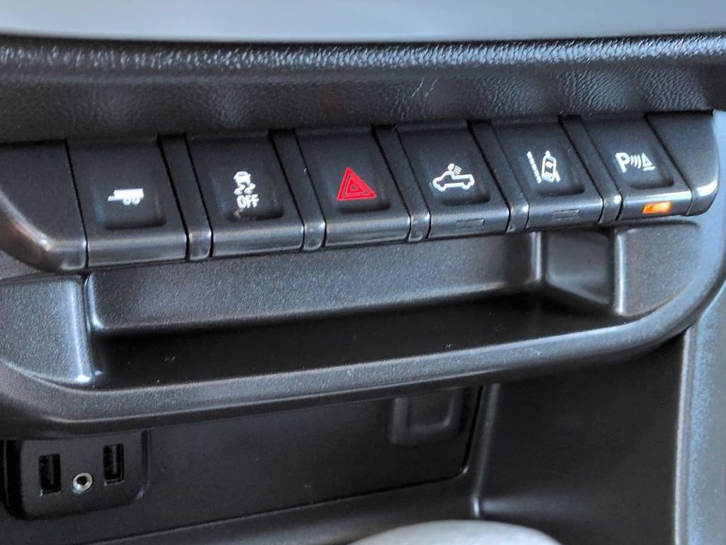 Used 2022 Chevrolet Colorado LT w/ Safety Package AWD/4WD image 21