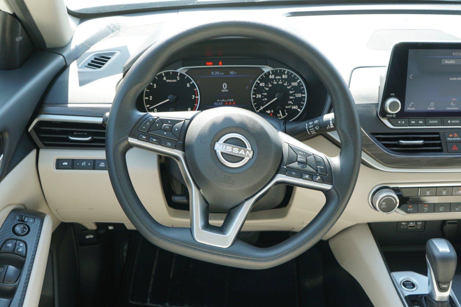 Used 2025 Nissan Altima 2.5 SV FWD image 26