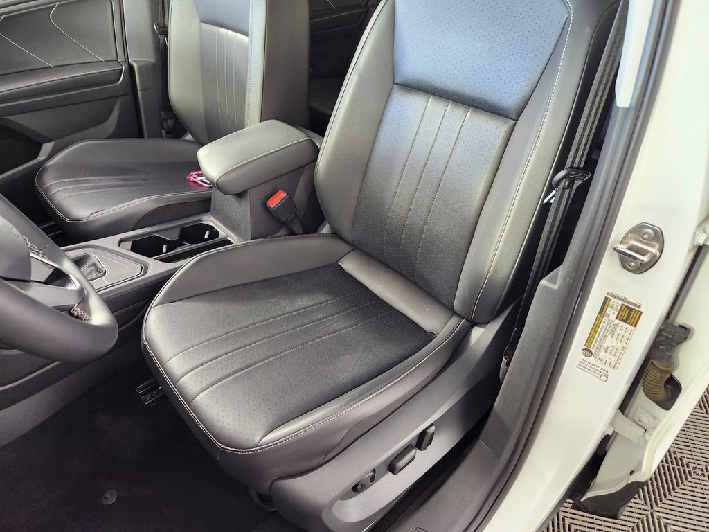 Used 2023 Volkswagen Tiguan SE FWD image 12