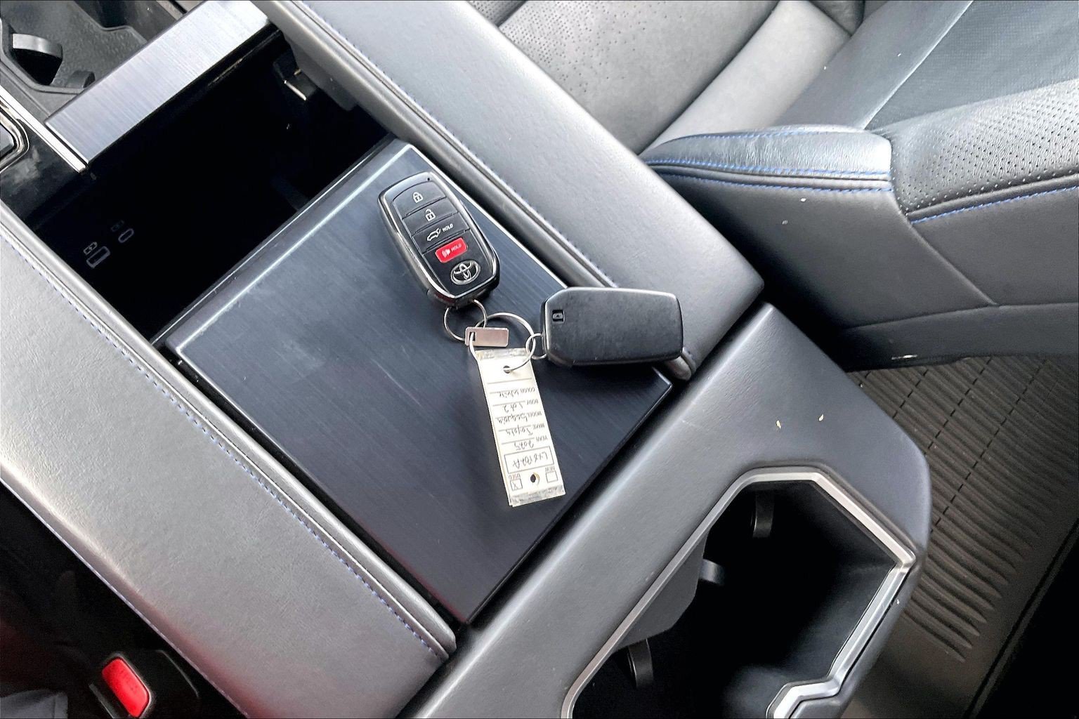 Used 2025 Toyota Sequoia Platinum AWD/4WD image 10