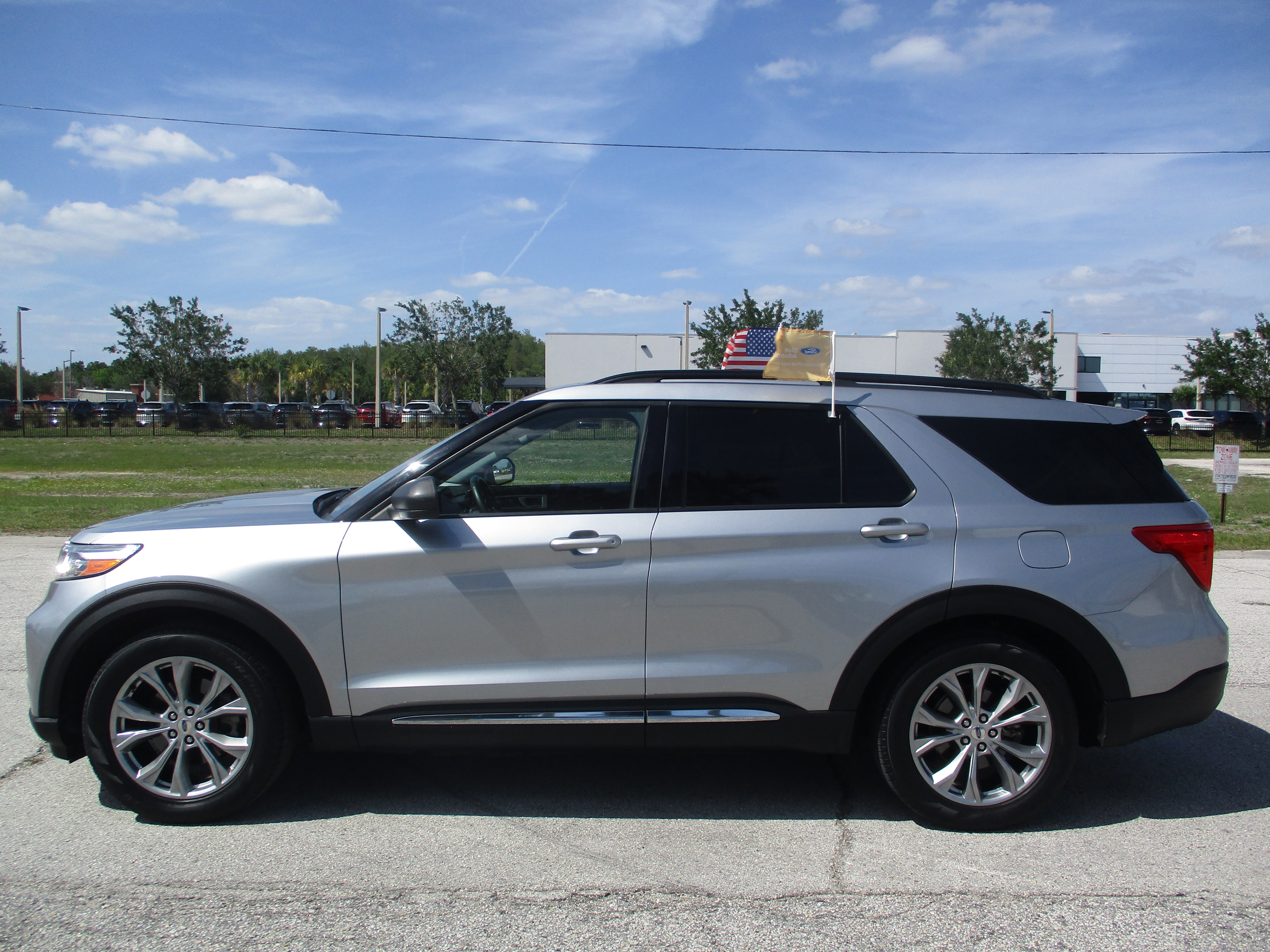 Certified 2022 Ford Explorer XLT w/ Equipment Group 202A image 2