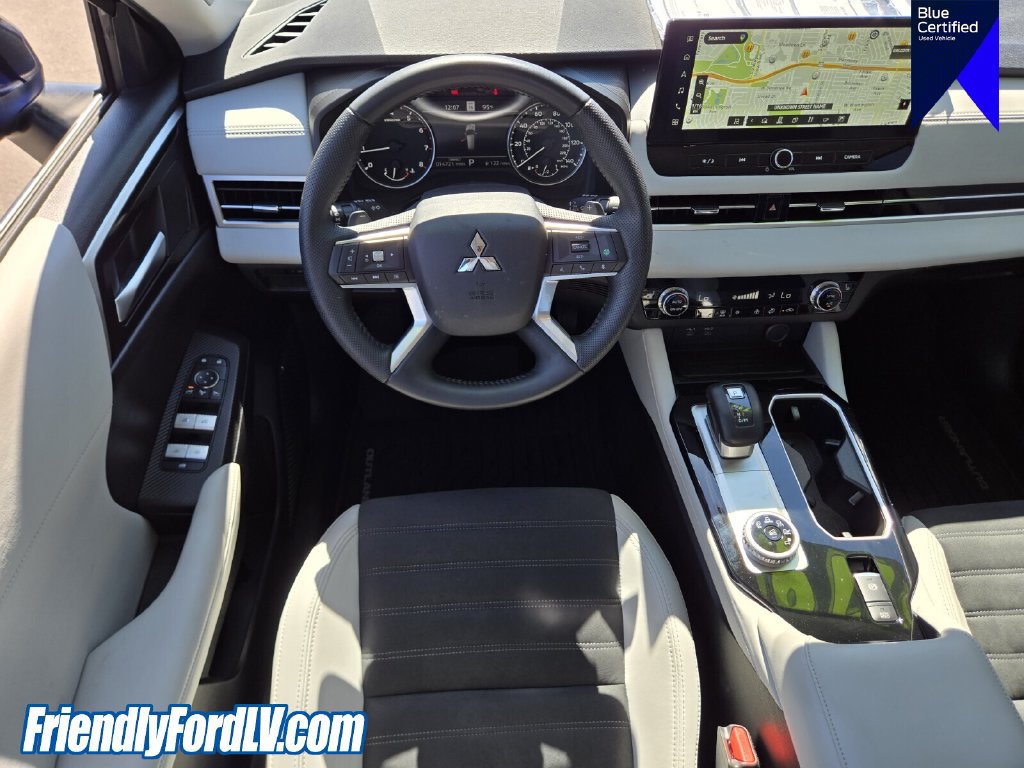Used 2025 Mitsubishi Outlander SE FWD image 14
