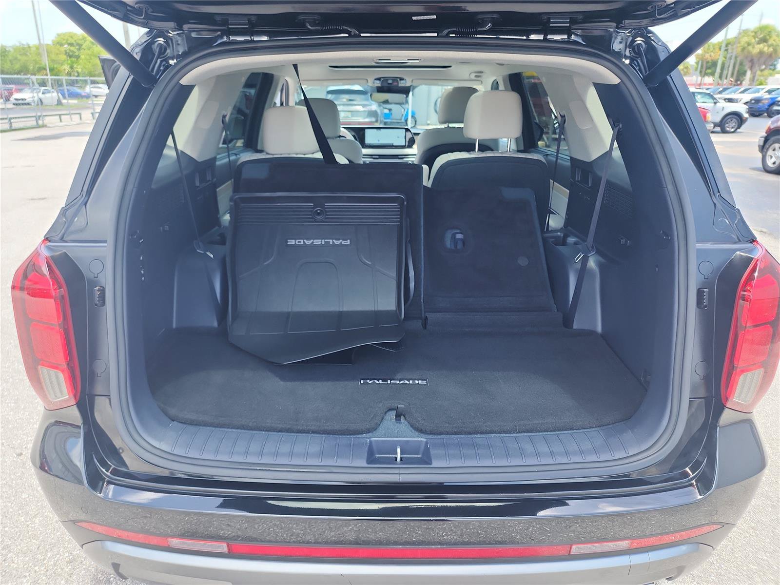 Used 2024 Hyundai Palisade Limited FWD image 19