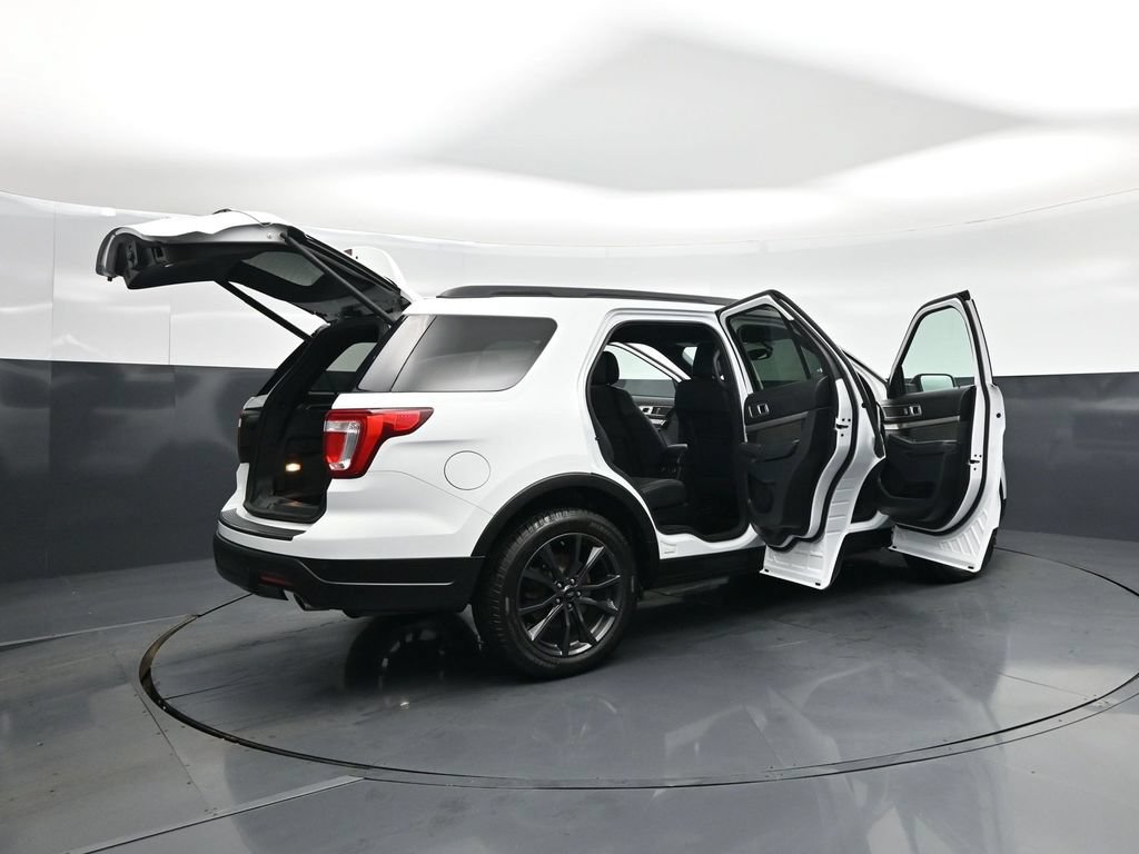 Certified 2019 Ford Explorer XLT w/ Equipment Group 202A FWD image 5