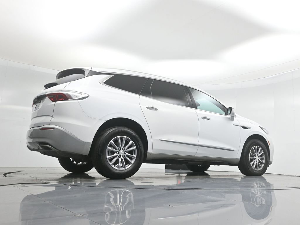 Used 2022 Buick Enclave Essence image 14