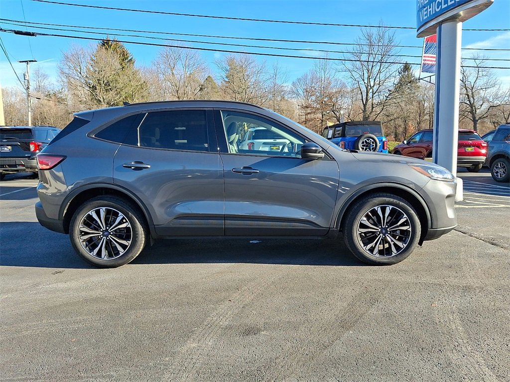 Certified 2022 Ford Escape SE w/ SE Sport Appearance Package image 6