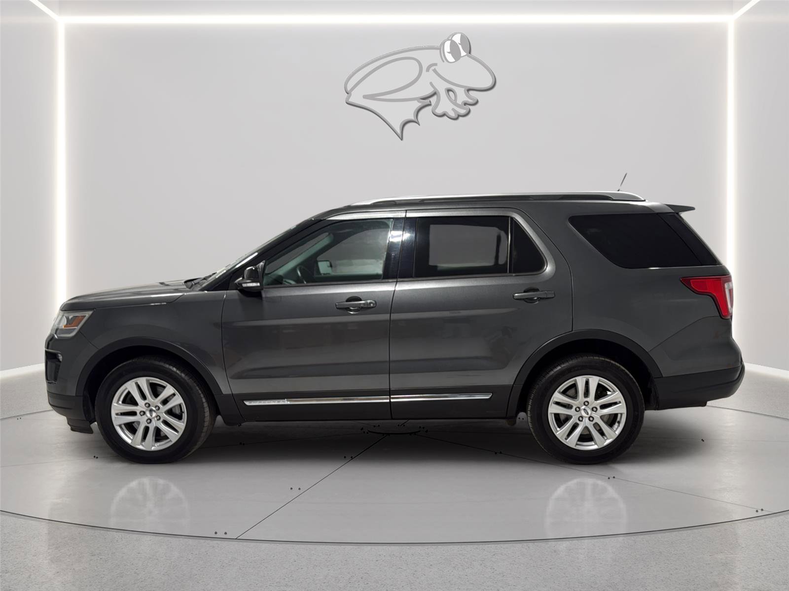 Certified 2018 Ford Explorer XLT w/ Equipment Group 201A AWD/4WD image 2