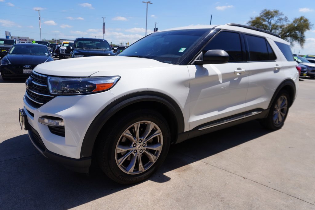 Certified 2023 Ford Explorer XLT w/ Equipment Group 202A image 3