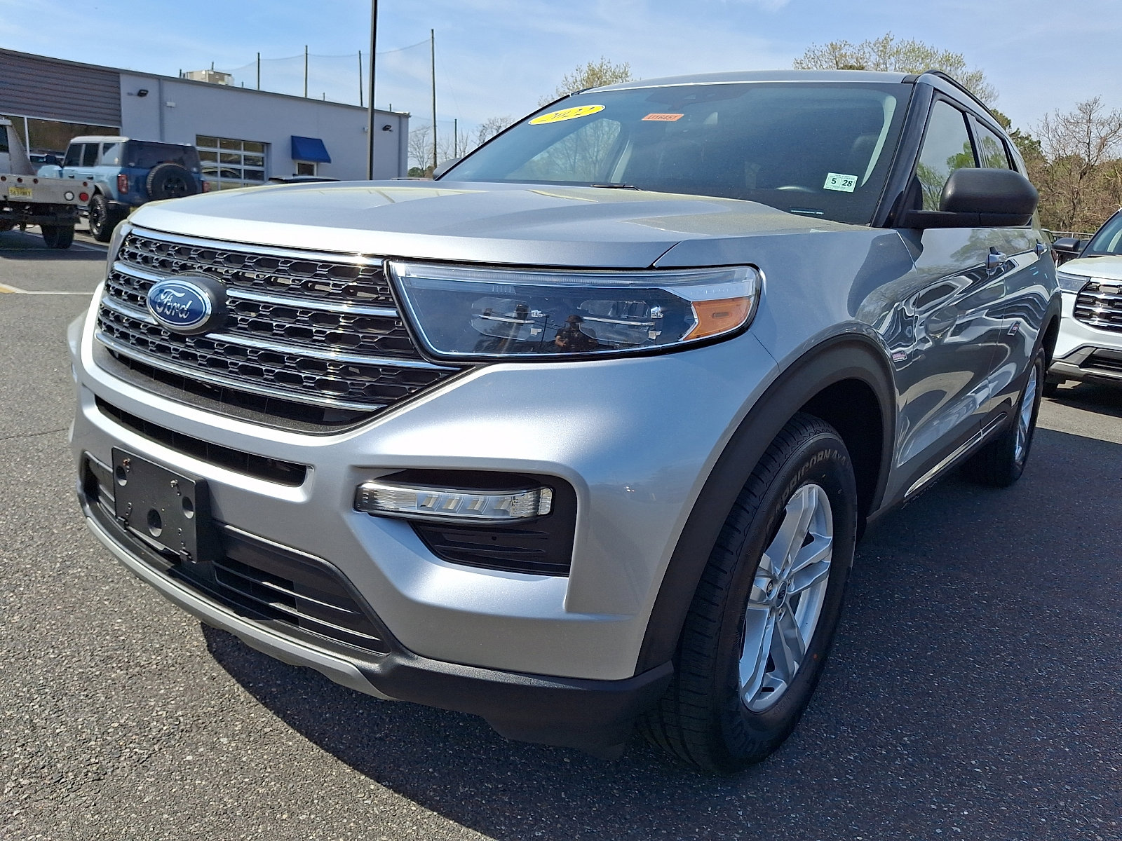 Certified 2022 Ford Explorer XLT w/ Equipment Group 202A AWD/4WD image 4