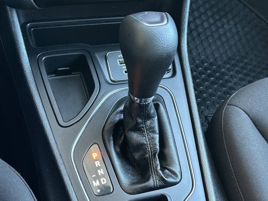 Used 2019 Jeep Cherokee Latitude w/ Cold Weather Group image 21