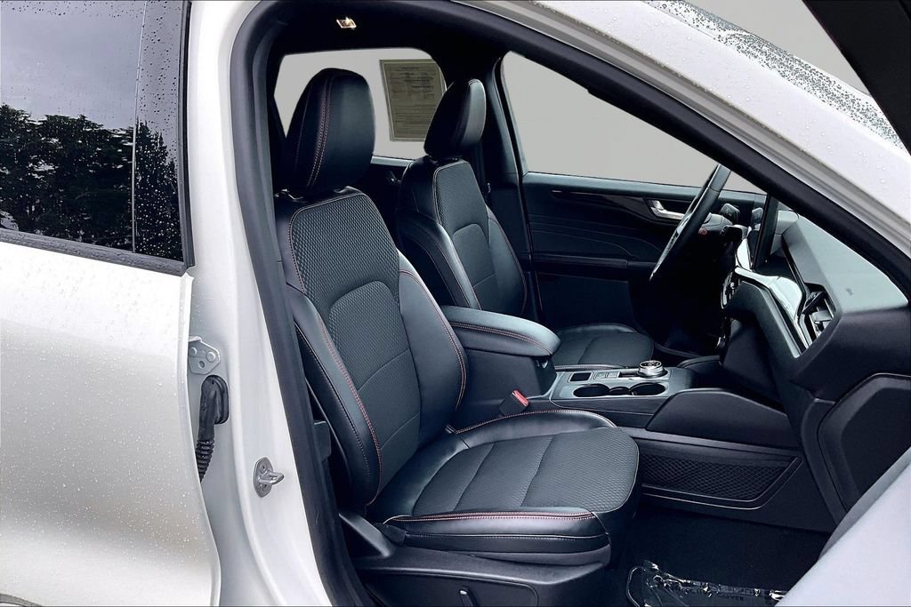 Certified 2023 Ford Escape ST-Line Elite AWD/4WD image 7