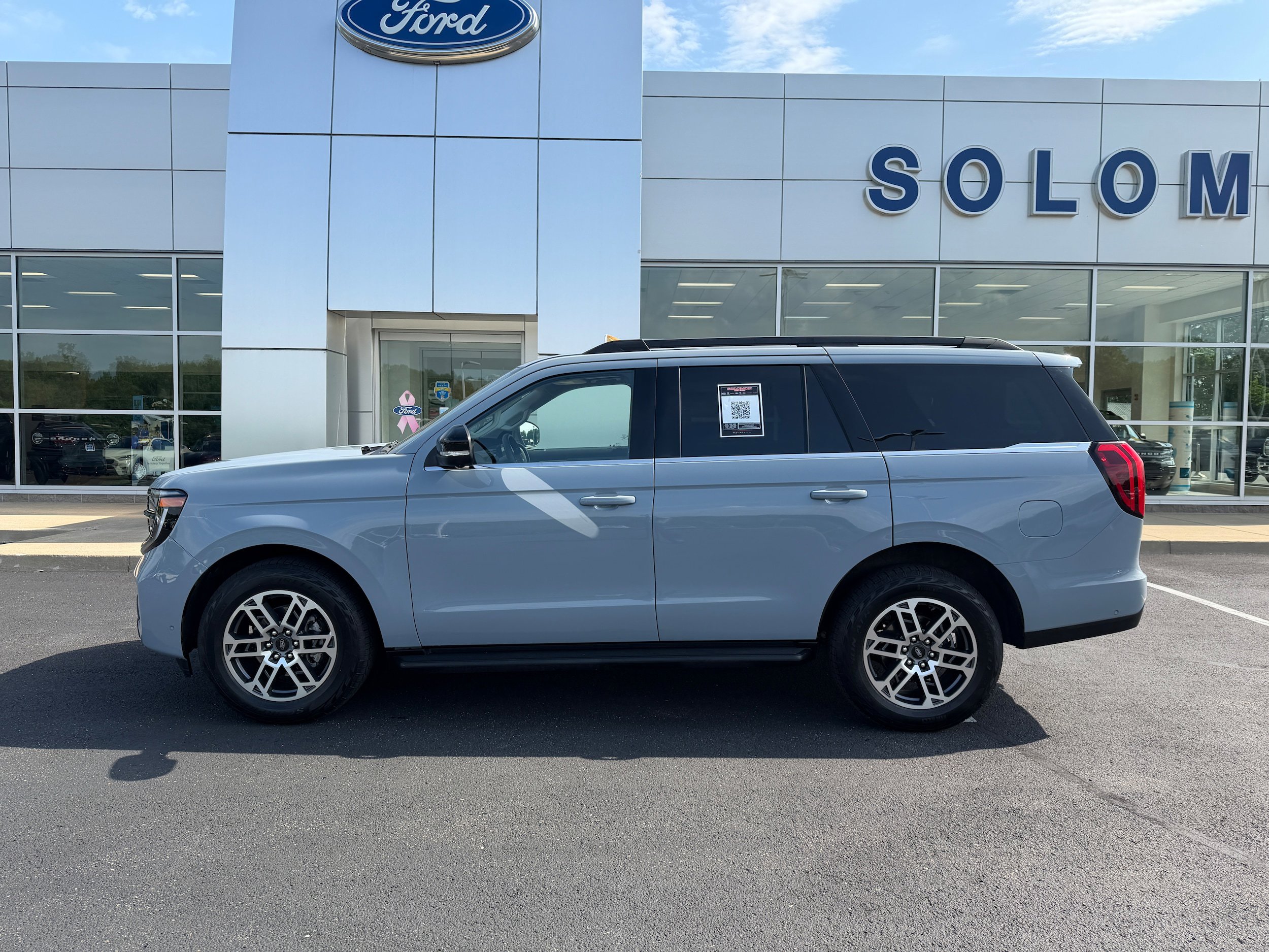 Certified 2025 Ford Expedition Active AWD/4WD image 9
