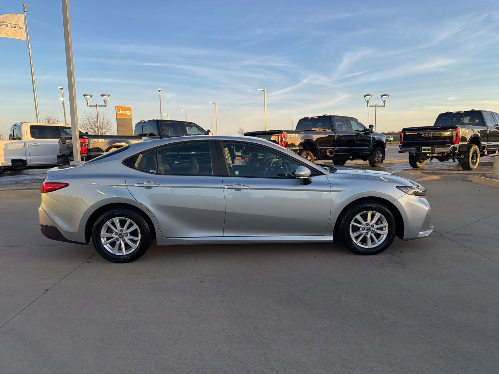 Used 2025 Toyota Camry LE image 7