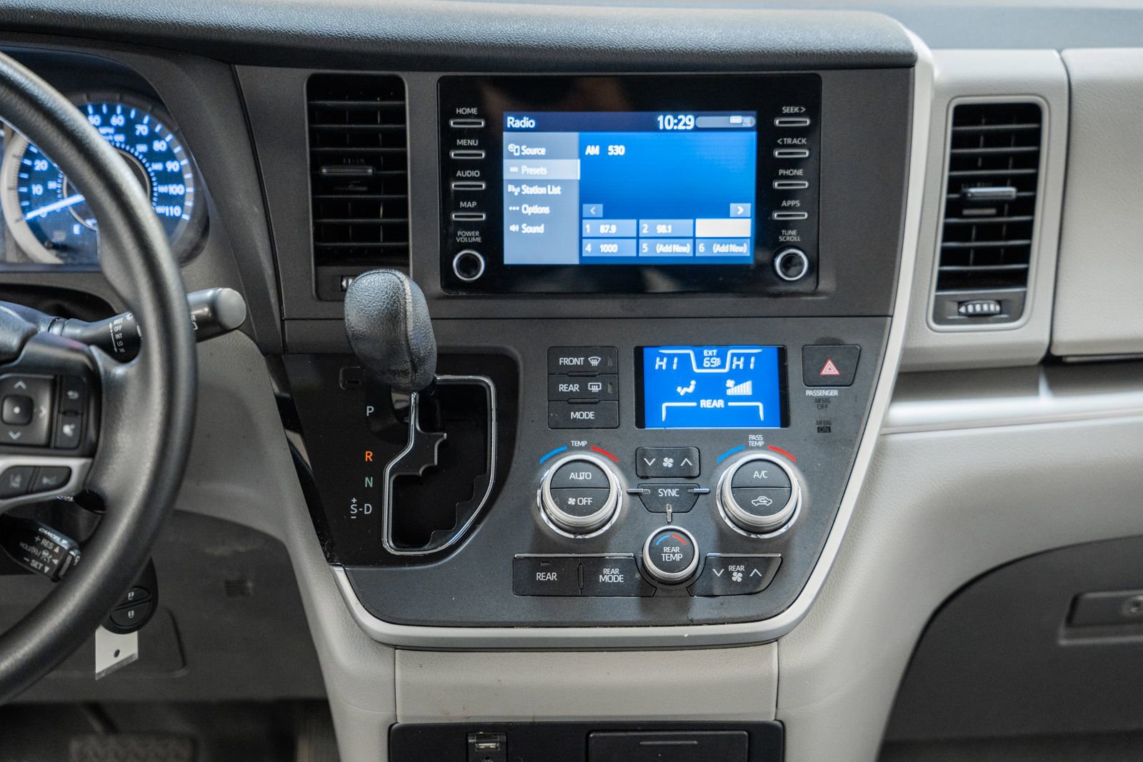 Used 2020 Toyota Sienna L image 21