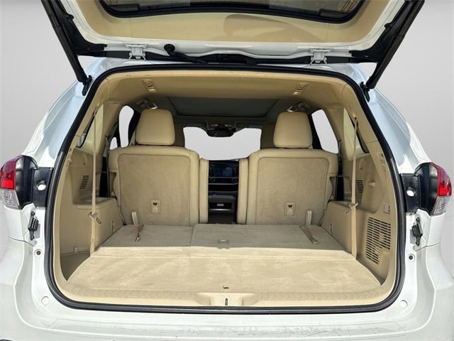 Used 2017 Toyota Highlander Limited image 19