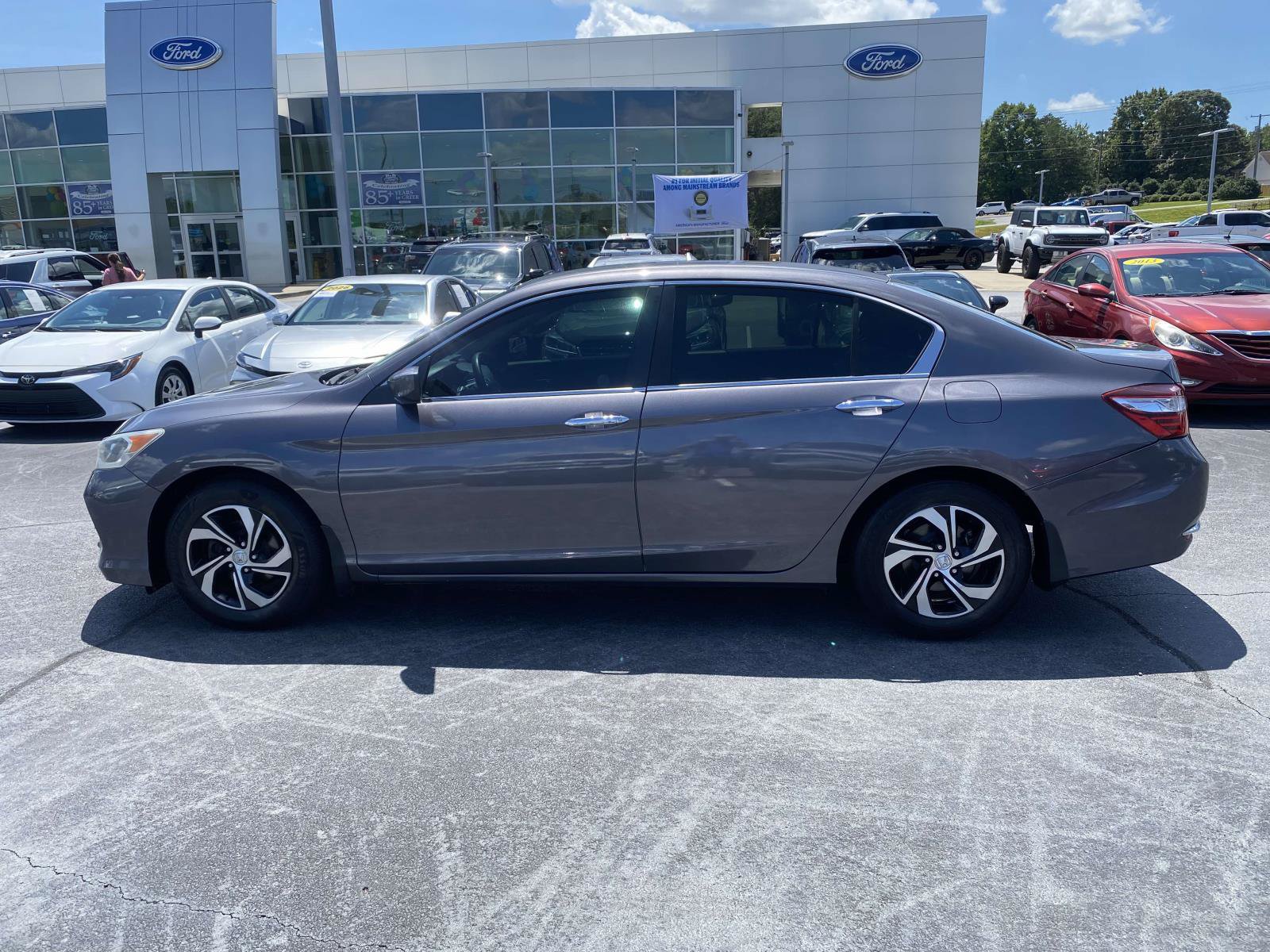 Used 2017 Honda Accord LX image 4