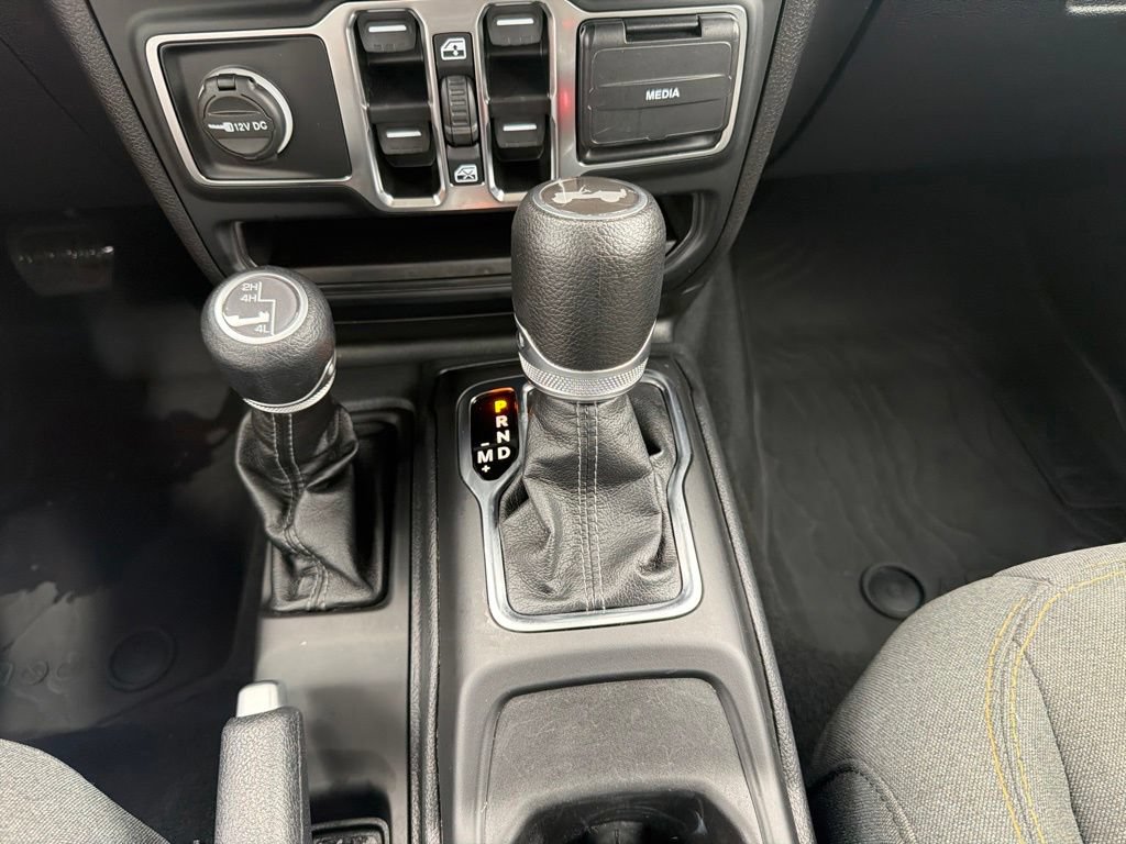 Used 2025 Jeep Wrangler Unlimited Sahara AWD/4WD image 25