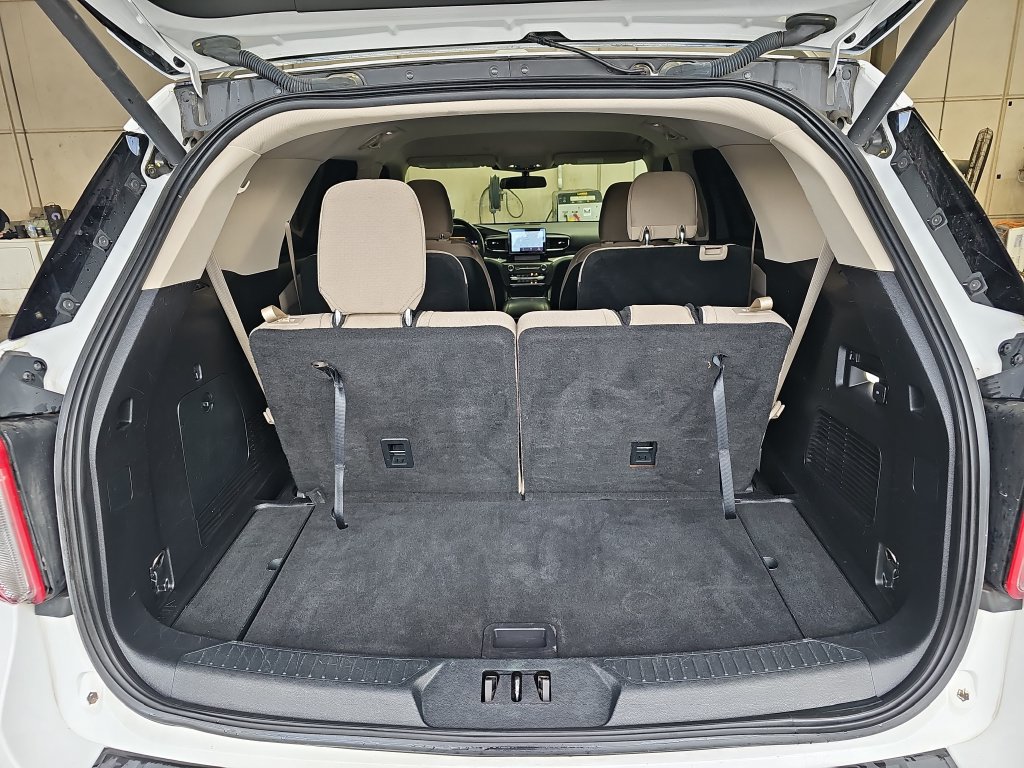 Certified 2020 Ford Explorer XLT RWD image 12