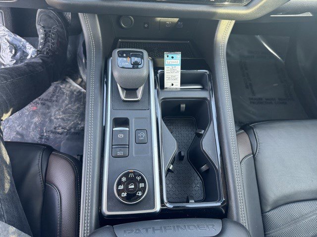Used 2024 Nissan Pathfinder Platinum w/ Cargo Package image 23