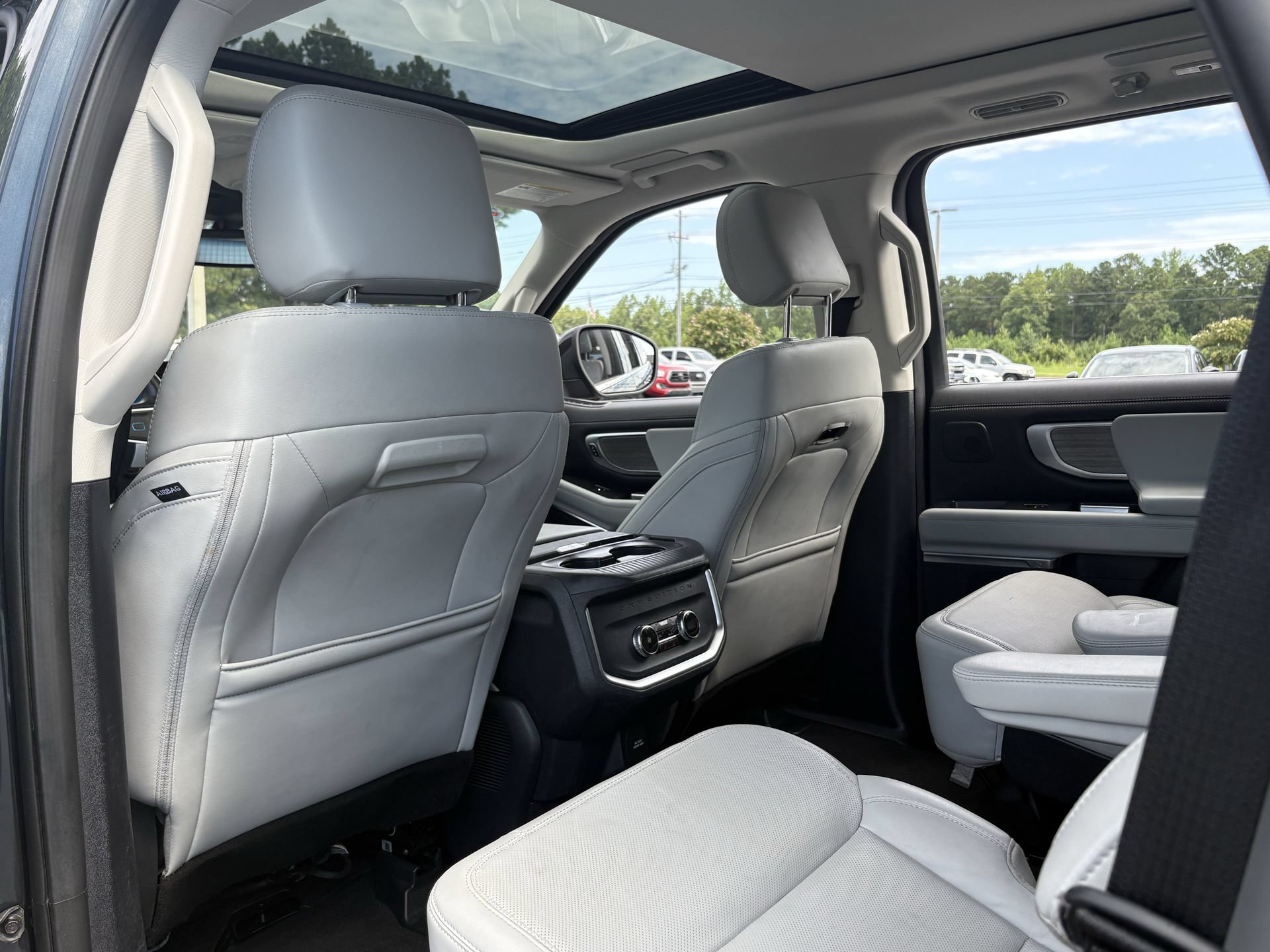 Certified 2025 Ford Expedition Platinum w/ Driver's Package AWD/4WD image 16