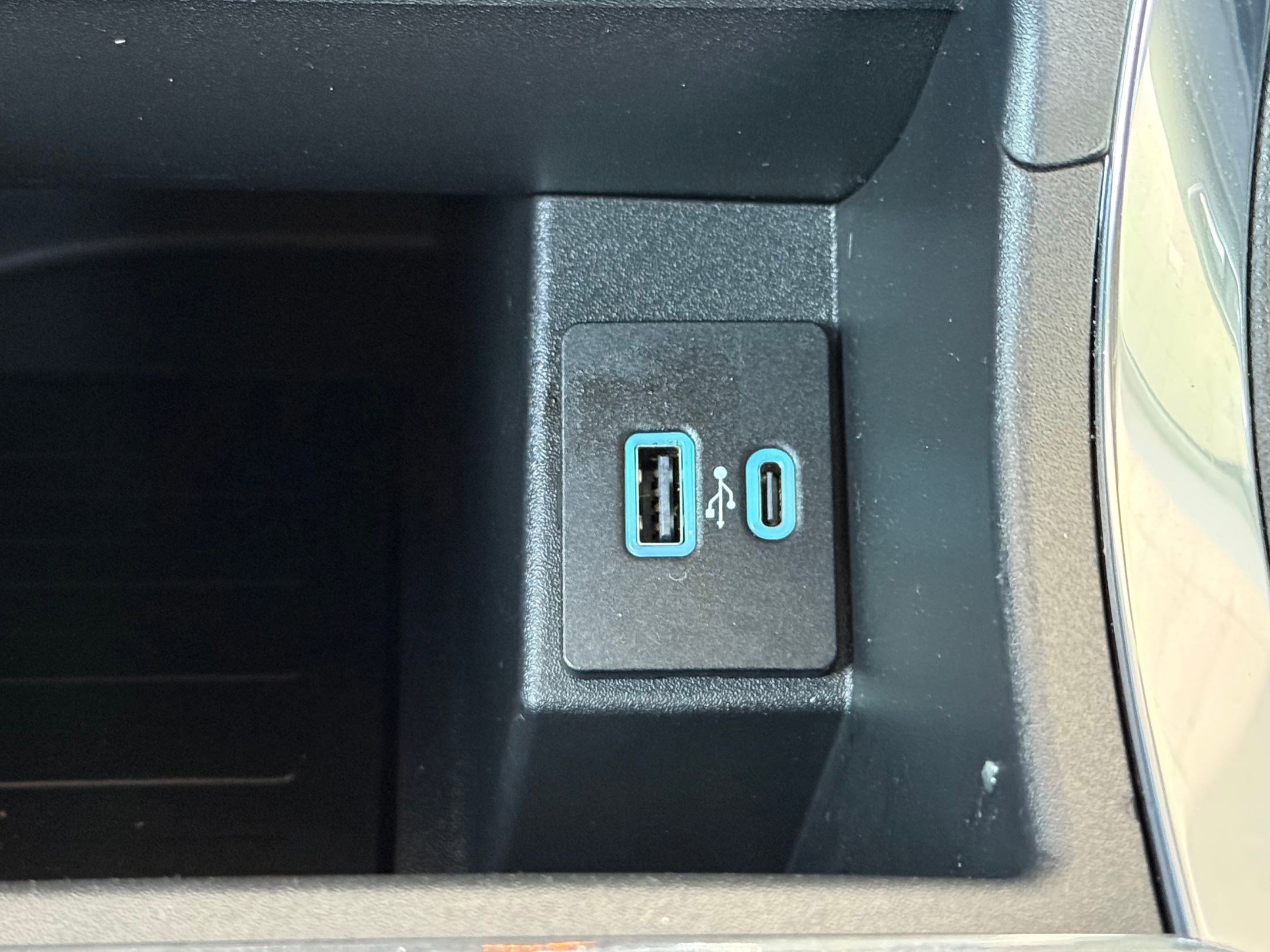 Certified 2022 Ford Edge Titanium w/ Cargo Accessory Package image 29