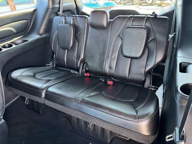 Used 2025 Chrysler Pacifica Select FWD image 18