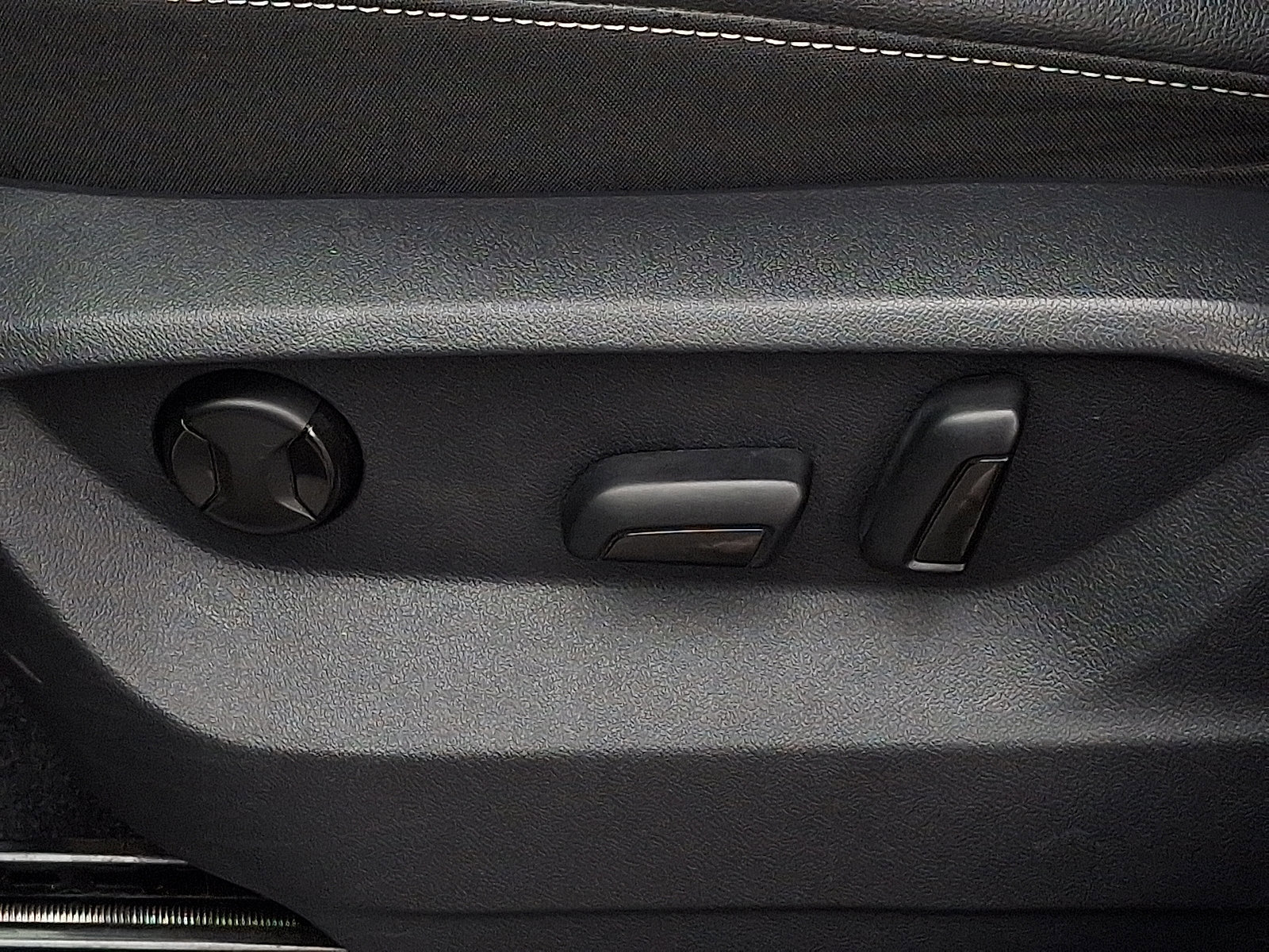 Used 2020 Volkswagen Atlas Cross Sport SE image 26