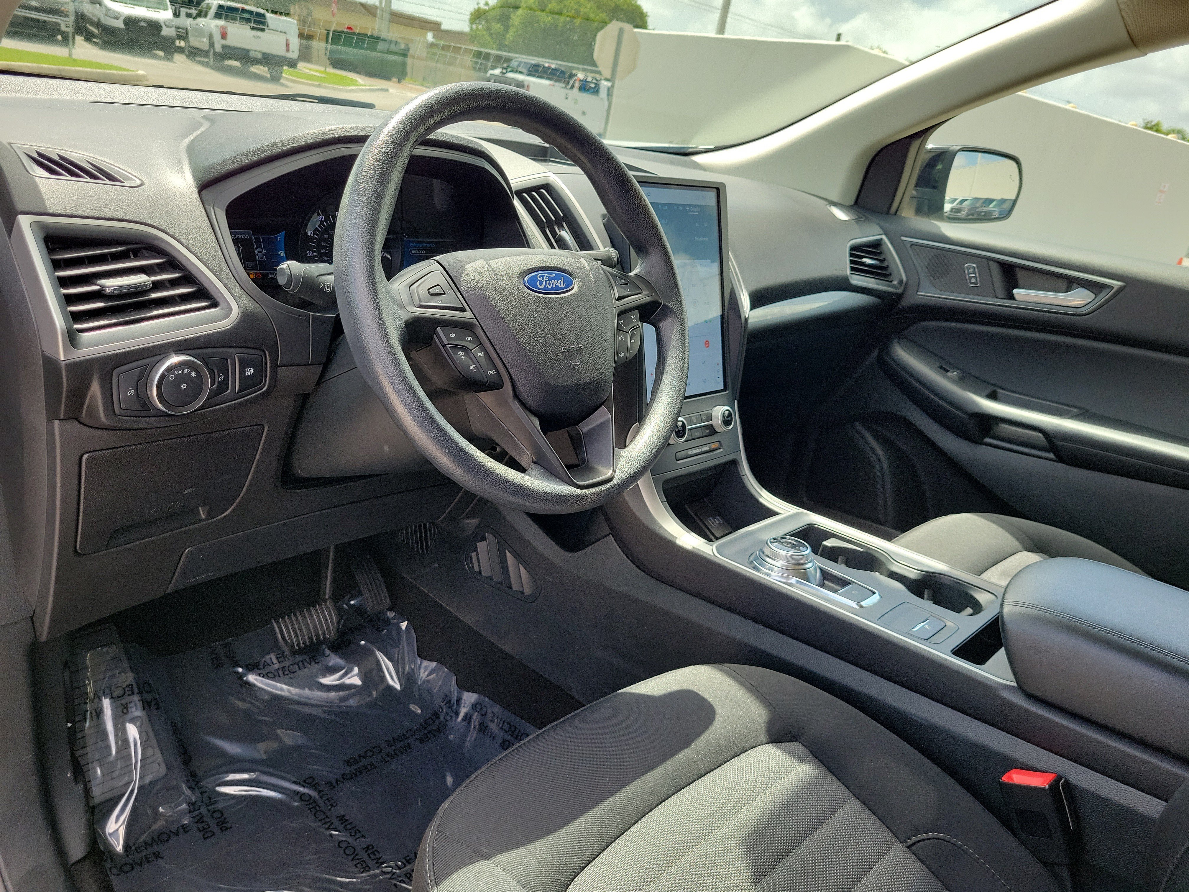 Certified 2022 Ford Edge SE w/ Black Appearance Package AWD/4WD image 9