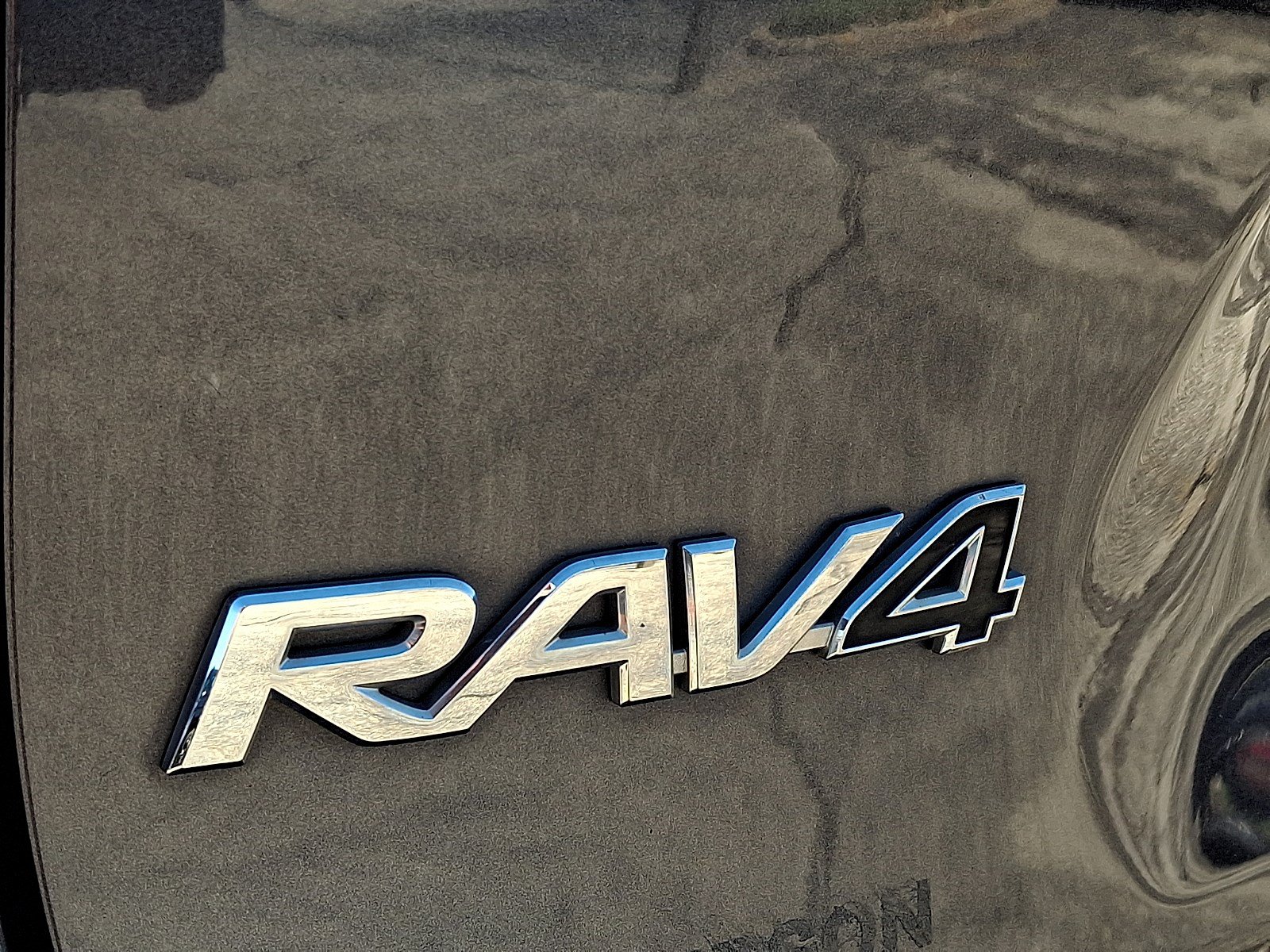 Used 2019 Toyota RAV4 LE FWD image 30