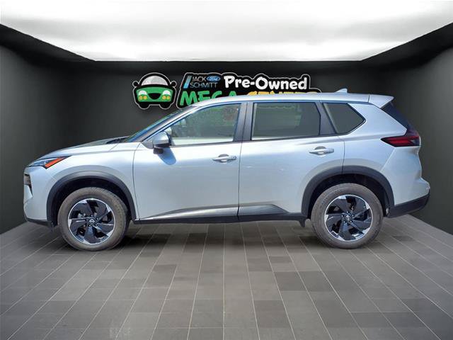Used 2025 Nissan Rogue SV AWD/4WD image 3