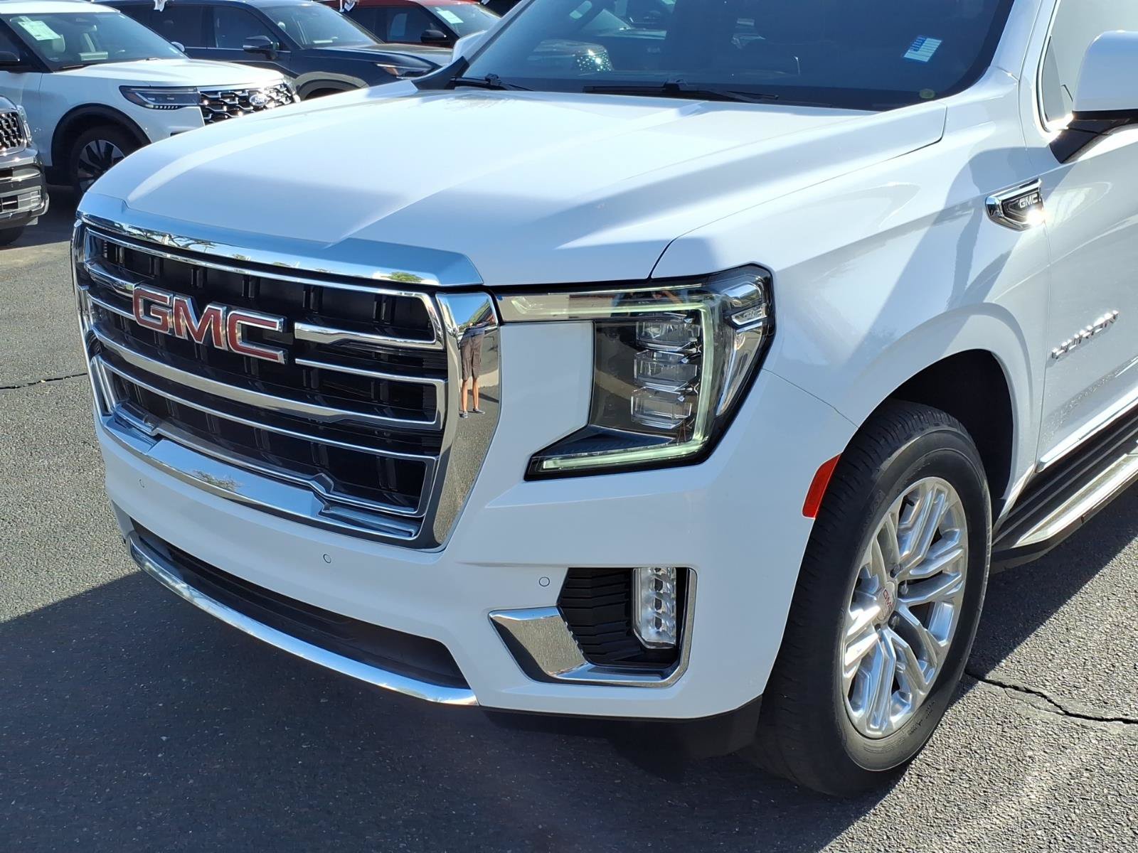 Used 2023 GMC Yukon XL SLT AWD/4WD image 8