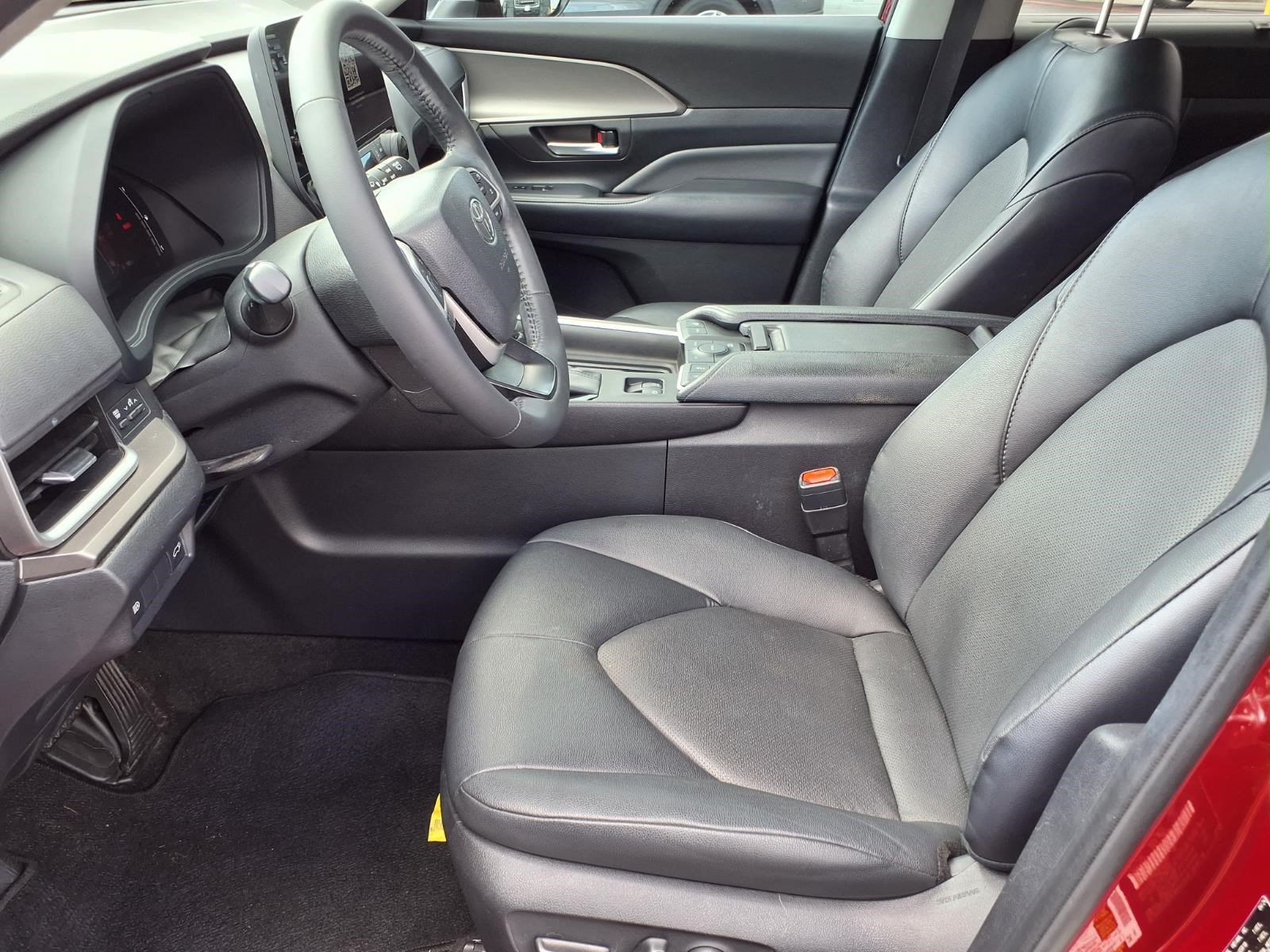 Used 2024 Toyota Grand Highlander AWD image 14